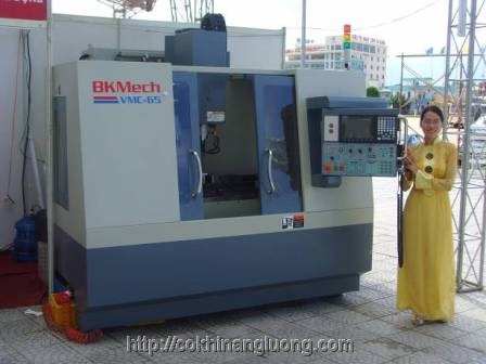 Việt Nam hoàn thiện thiết kế và công nghệ chế tạo máy phay CNC 3 trục thương mại