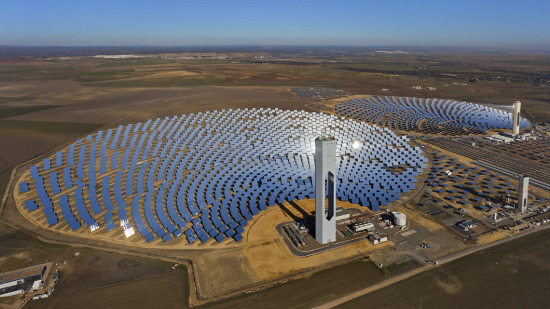 Một nhà máy sản xuất điện năng lượng mặt trời tập trung ở Pháp
